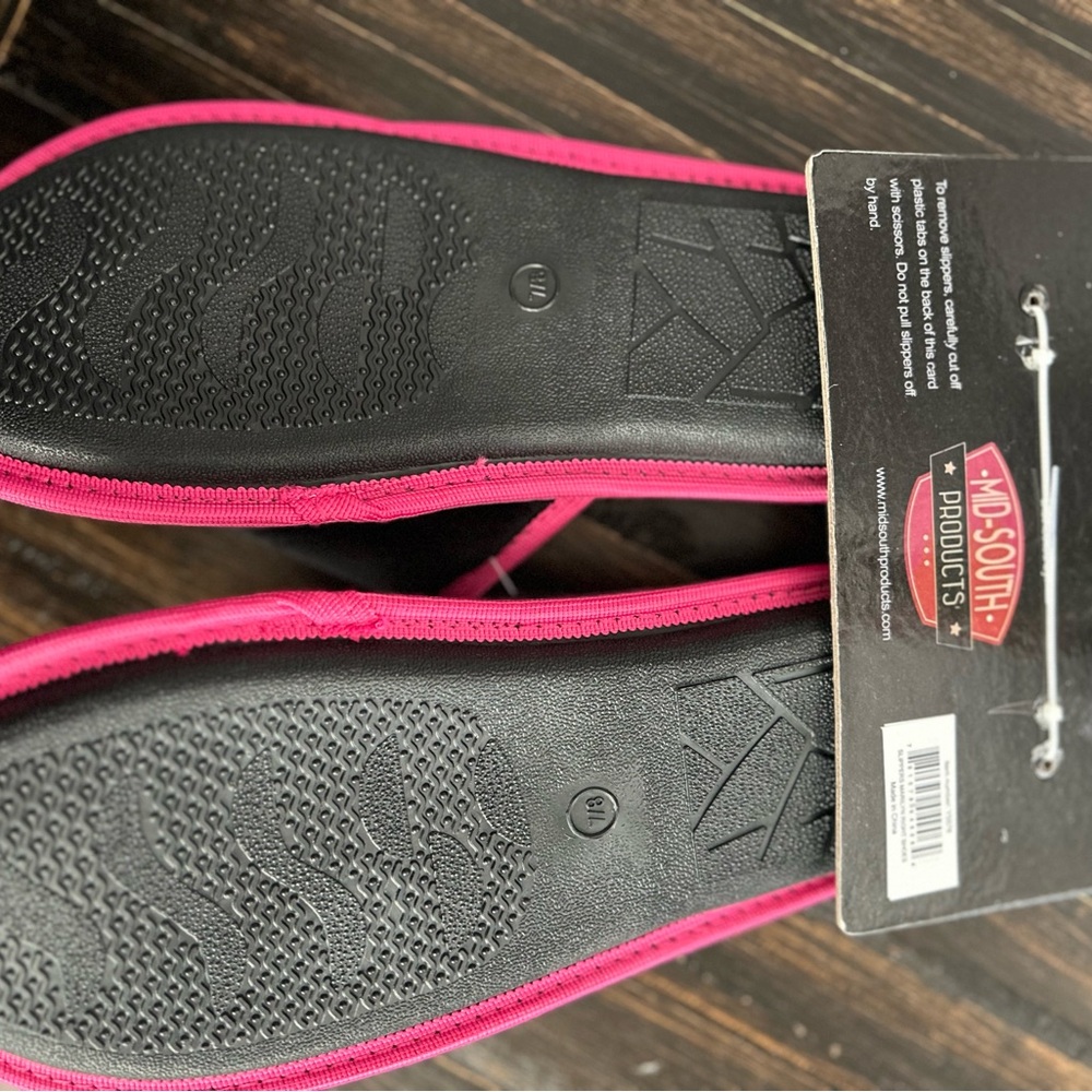 Marilyn Women's Black and Pink Slippers - Picture 2 of 3